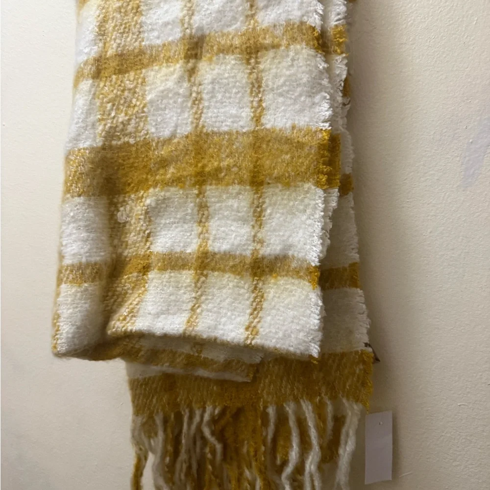Cozy Plaid Throw scarf in Mustard and White